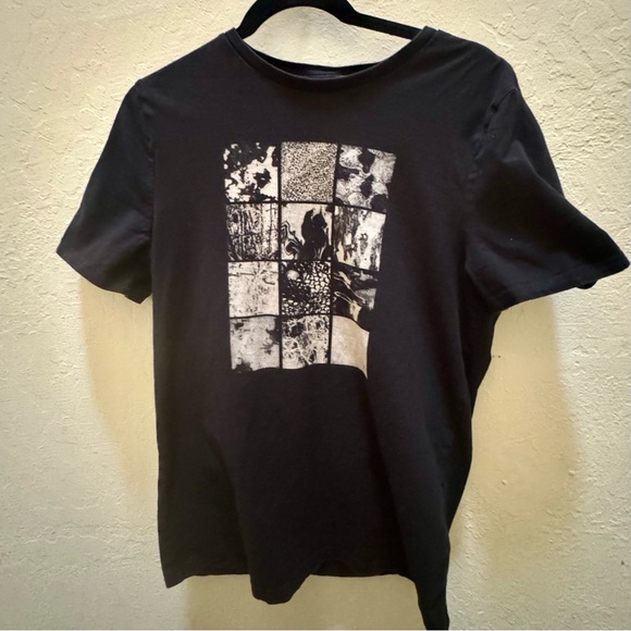 Express Other - Express Black graphic T-Shirt Men’s Medium
100% Cotton